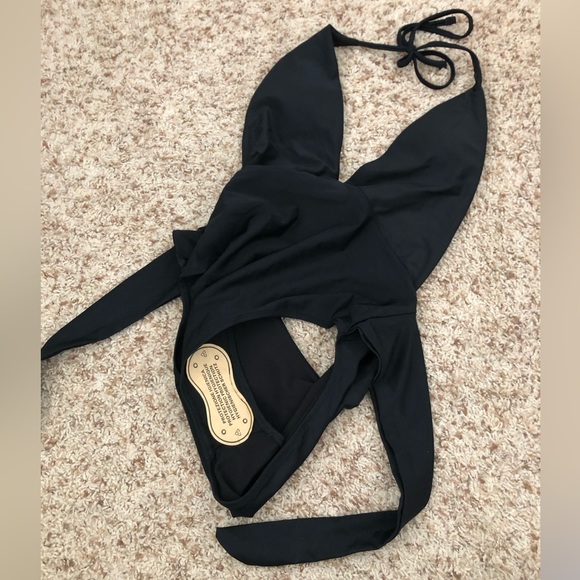 One piece - Picture 3 of 4